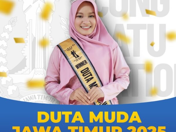 “Potret peserta Duta Muda Jawa Timur 2025 mengenakan busana formal dengan latar acara, menunjukkan semangat dan percaya diri sebagai generasi muda Jawa Timur.”